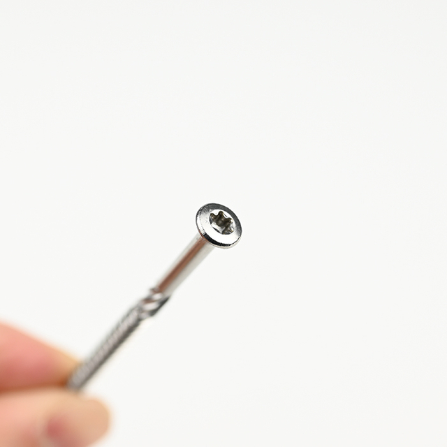 SUS410 Шуруп Torx с овальной головкой и 6 ребрами для ДСП T-17 4,0-1,80*60